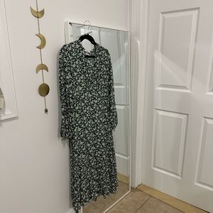 Barely worn maxi long sleeve floral dress green